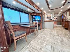 2017 Fleetwood Discovery LXE 40D, $ 129,700
