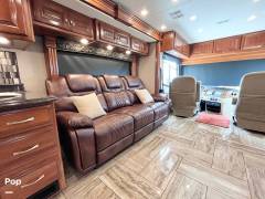2017 Fleetwood Discovery LXE 40D, $ 129,700