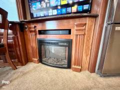 2017 Fleetwood Discovery LXE 40D, $ 129,700