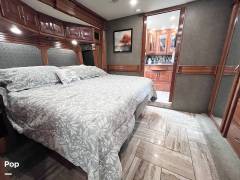 2017 Fleetwood Discovery LXE 40D, $ 129,700