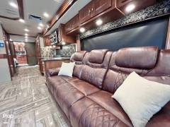2017 Fleetwood Discovery LXE 40D, $ 129,700