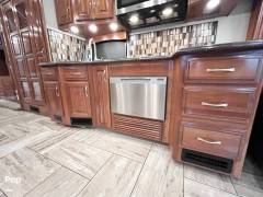 2017 Fleetwood Discovery LXE 40D, $ 129,700