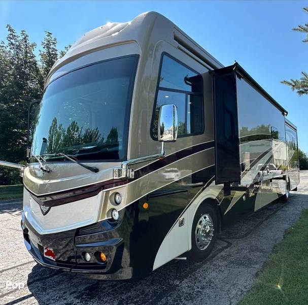2018 Fleetwood Discovery LXE 40G, $ 174,990