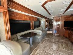 2018 Fleetwood Discovery LXE 40G, $ 174,990