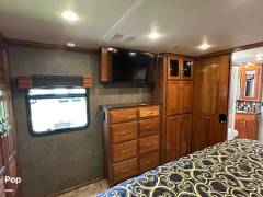 2018 Fleetwood Discovery LXE 40G, $ 174,990