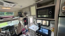 2021 Thor Motor Coach Quantum LC22, $ 55,000