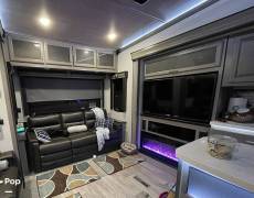 2021 Keystone Montana Legacy 3781RL, $ 55,000