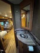 2019 Thor Motor Coach Quantum RC25, $ 59,999