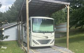 2017 Thor Motor Coach Hurricane 29M, $ 62,000