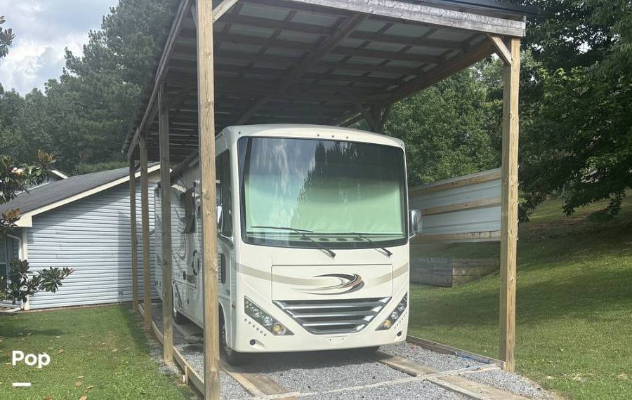 2017 Thor Motor Coach Hurricane 29M, $ 62,000