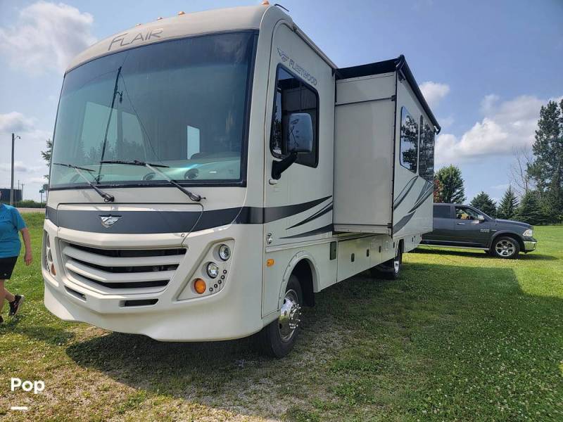 2016 Fleetwood Flair 31B, $ 44,000