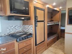 2016 Fleetwood Flair 31B, $ 44,000