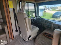 2016 Fleetwood Flair 31B, $ 44,000