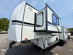2025 Cherokee Arctic Wolf 3250SUITE, $ 51,900