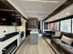 2025 Cherokee Arctic Wolf 3250SUITE, $ 51,900