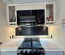 2025 Cherokee Arctic Wolf 3250SUITE, $ 51,900