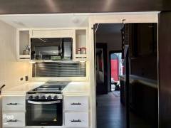 2025 Cherokee Arctic Wolf 3250SUITE, $ 51,900