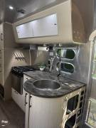 2019 Airstream International 27FB Queen Serenity, $ 83,400