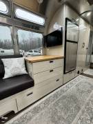 2019 Airstream International 27FB Queen Serenity, $ 83,400