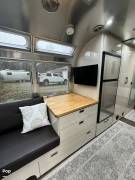 2019 Airstream International 27FB Queen Serenity, $ 83,400