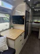 2019 Airstream International 27FB Queen Serenity, $ 83,400