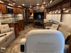2017 Winnebago Journey 36M, $ 135,000