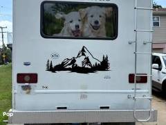 2007 Thor Motor Coach Four Winds 32B, $ 44,000