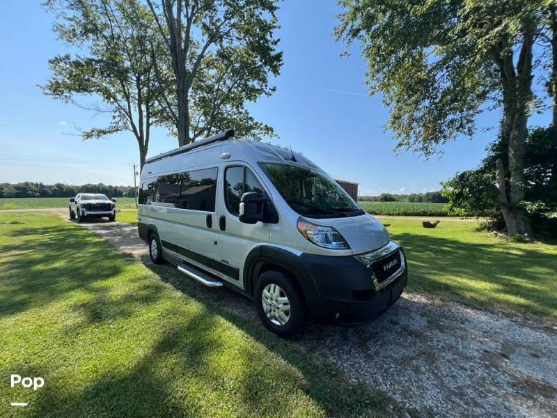 2023 Roadtrek Play, $ 80,000
