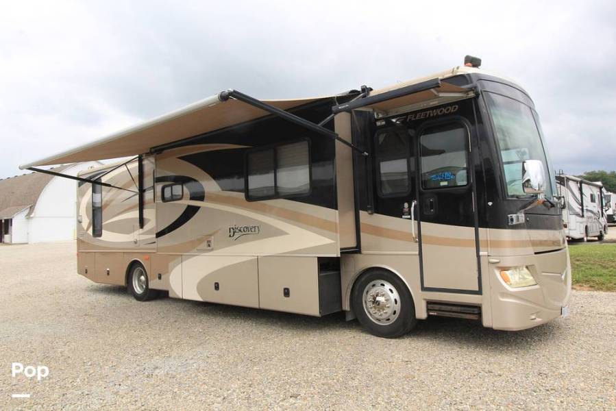 2007 Fleetwood Discovery 39S, $ 49,900