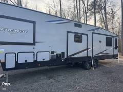 2022 Cherokee Arctic Wolf 3660 SUITE, $ 42,250