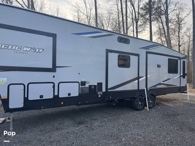 2022 Cherokee Arctic Wolf 3660 SUITE, $ 42,250