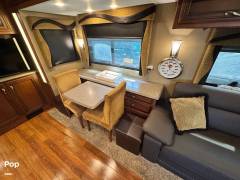 2015 Newmar Canyon Star 3953, $ 79,900