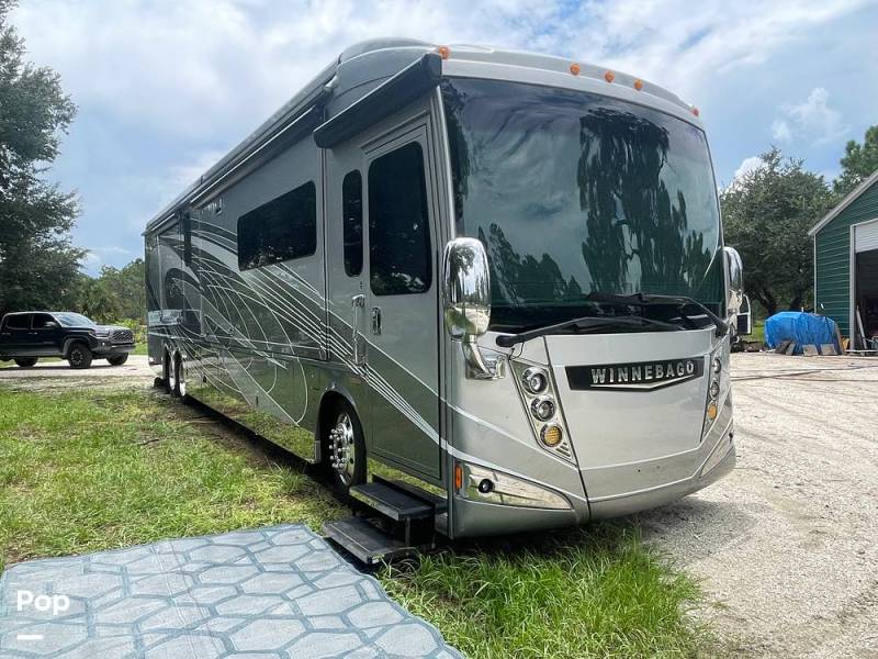 2016 Winnebago Ellipse Ultra 42QL, $ 197,000