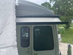2016 Winnebago Ellipse Ultra 42QL, $ 197,000