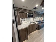 2023 Thor Motor Coach Aria 4000, $ 256,000
