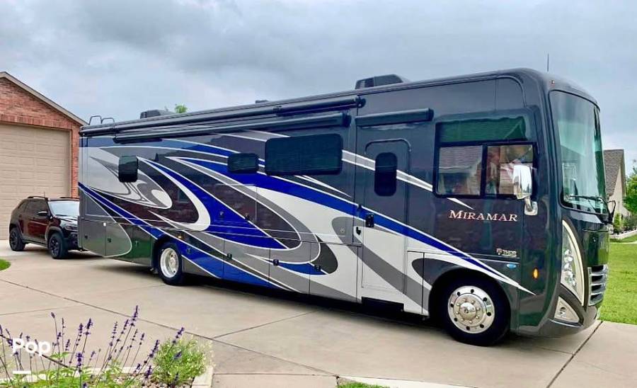 2022 Thor Motor Coach Miramar 35.2, $ 150,000