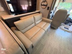2022 Thor Motor Coach Miramar 35.2, $ 150,000