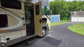 2019 Thor Motor Coach Windsport 35M, $ 84,000