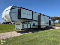 2022 Keystone Avalanche 390DS, $ 57,300