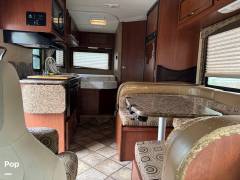 2015 Thor Motor Coach Freedom Elite 23H, $ 37,500