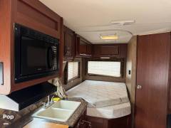 2015 Thor Motor Coach Freedom Elite 23H, $ 37,500