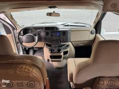2015 Thor Motor Coach Freedom Elite 23H, $ 37,500