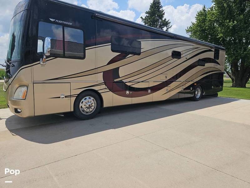 2015 Fleetwood Discovery 40E, $ 139,500