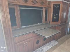 2015 Fleetwood Discovery 40E, $ 139,500