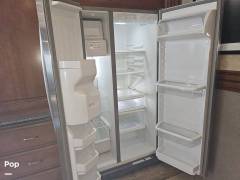 2015 Fleetwood Discovery 40E, $ 139,500