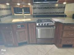 2015 Fleetwood Discovery 40E, $ 139,500