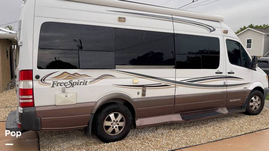 2008 Leisure Travel Free Spirit 210B, $ 35,000