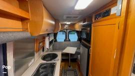 2008 Leisure Travel Free Spirit 210B, $ 35,000