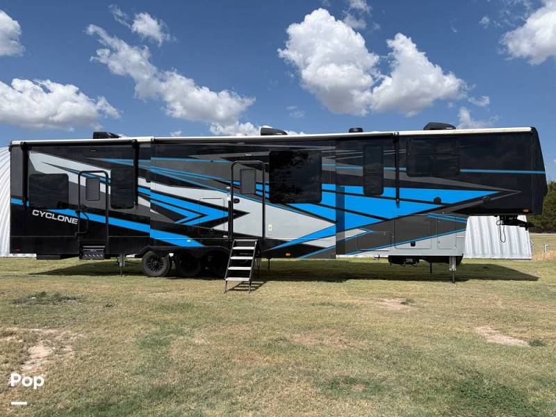 2025 Heartland Cyclone 4006, $ 111,000