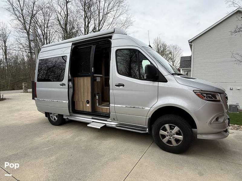 2022 Airstream Interstate 19 Tommy Bahama 4x4, $ 134,400
